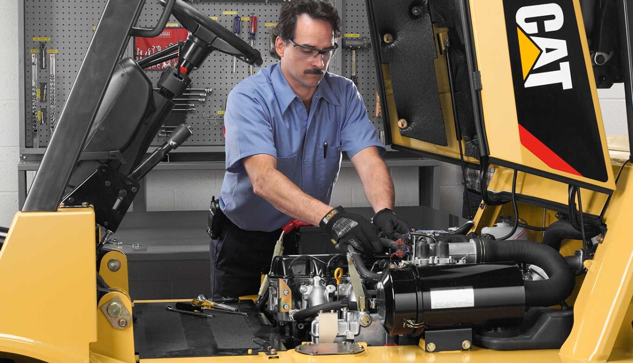 Forklift Technician working on a Cat forkliift