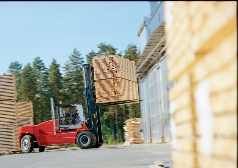 Kalmar forklift with lumber load
